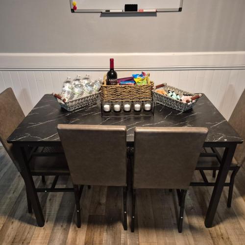 บริการและสิ่งอำนวยความสะดวก, Cozy 3BR Home near Casinos! in อันคาสวิลล์ (CT)