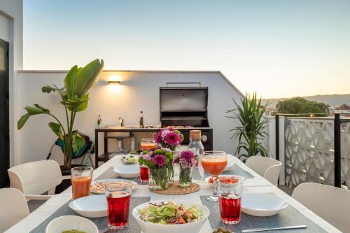 LeonAlba House Private Villa Private rooftop Private Pool Private Andalusian Courtyard Free Parking BBQ 8 Guests, Кордова (фото 7)