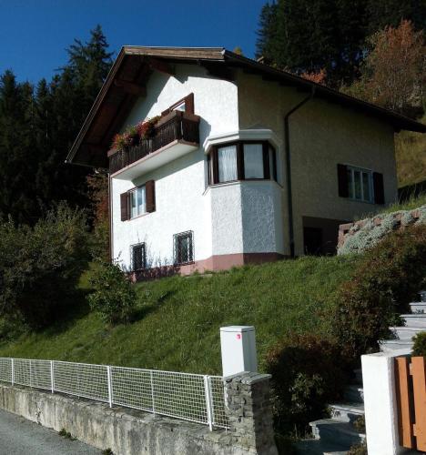 Ferienhaus in ruhiger Lage am Waldrand, Unterkunft in Navis