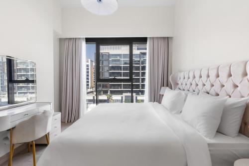 Meydan 2BR Apartment with Parking, Dubaj (zdjęcie 2)