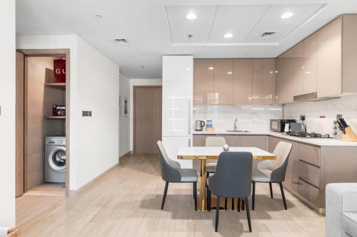 Meydan 2BR Apartment with Parking, Dubaj (zdjęcie 10)