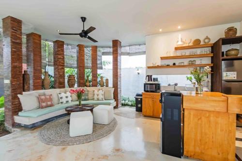 Huge & Good location 6 BR Villa in Seminyak, Seminyak