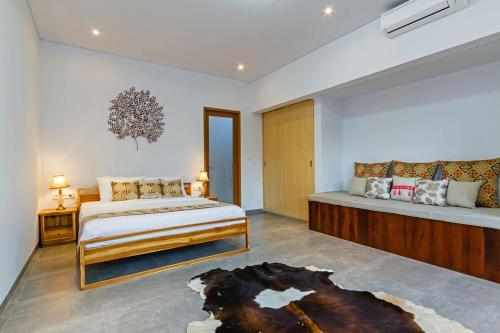Huge & Good location 6 BR Villa in Seminyak, Seminyak (photo 2)
