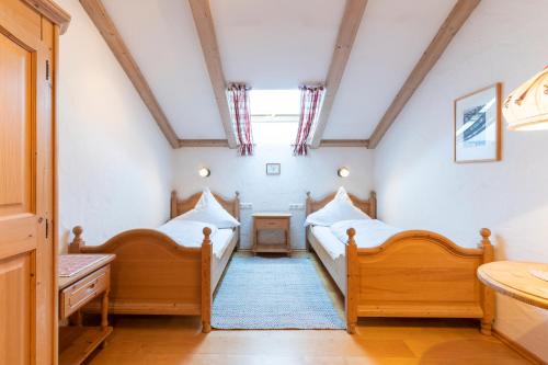 One-Bedroom Apartment image 4