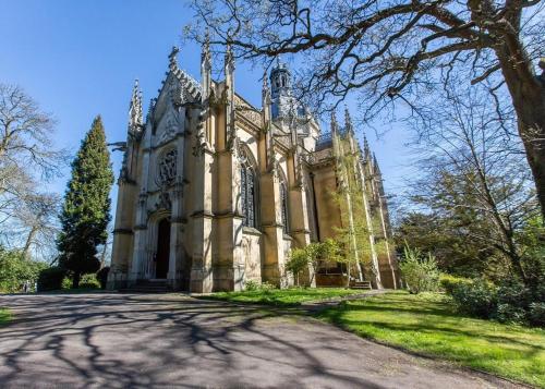 Cerca de lugares turísticos, Well-Equipped Serviced Apartments in Aldershot Town Centre, Free WiFi By Redwood Stays in Farnborough