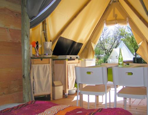 virtuve, Camping Au Lac d'Hautibus in Massais