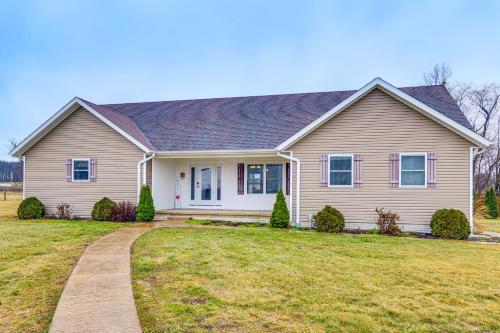 ‘Meadow Edges’ w/ Yard & Views in Odon in Sanmena (IN)