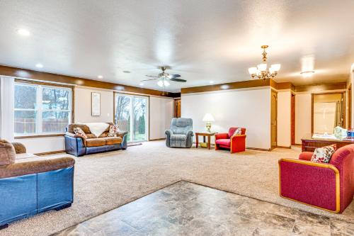 ‘Meadow Edges’ w/ Yard & Views in Odon in Sanmena (IN)