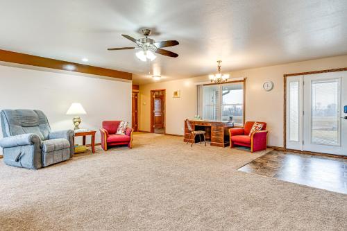 ‘Meadow Edges’ w/ Yard & Views in Odon in Sanmena (IN)