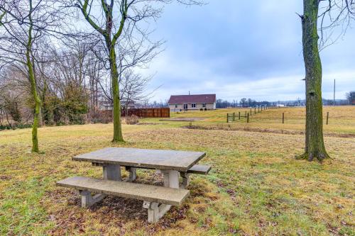 ‘Meadow Edges’ w/ Yard & Views in Odon in Sanmena (IN)