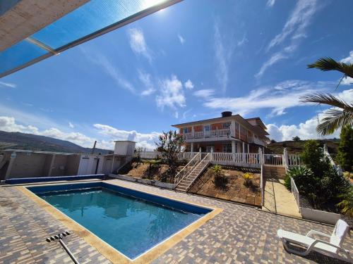 Úszómedence, Hotel Villa Isabella de Tinjacá Boyacá (Hotel Villa Isabella de Tinjaca Boyaca) in Tinjaca