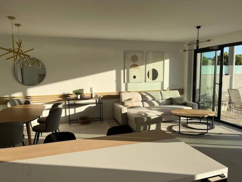Beautiful City Apartment with in & outdoor pool