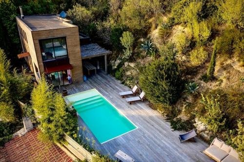 Maison contemporaine, avec piscine chauffée gîte à louer Pennautier