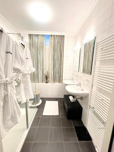 Luxury City Center apartment with Canal view 1 kingsize bed and 1 sleeping sofa, Ámsterdam (foto 9)