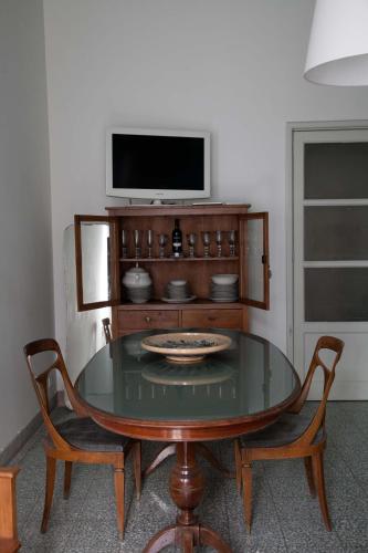 Three-Bedroom Deluxe Apartment image 1