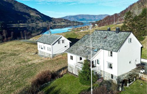 . Nice Home In Åheim With House Sea View