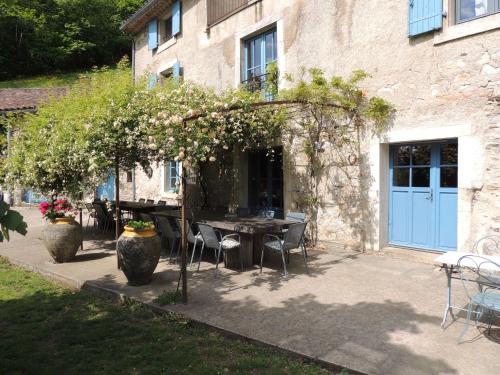 Iekārtas, Nabat le Haut, chambre et table d'hotes in Courniou