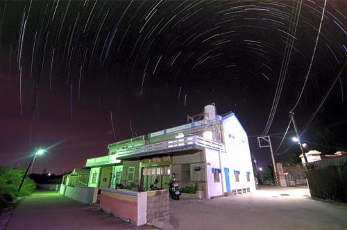 Unterkunft von außen, Go home backpackers in Penghu