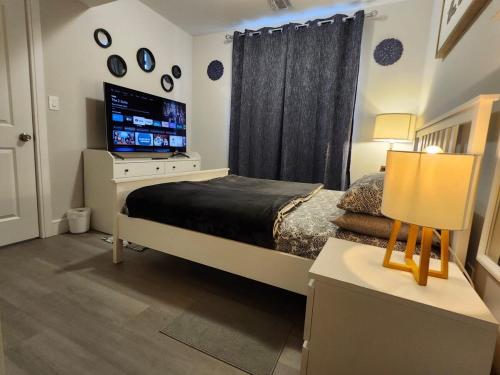 Comfy, cozy, affordable and private - free parking in Staten Island