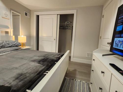 Comfy, cozy, affordable and private - free parking in Staten Island