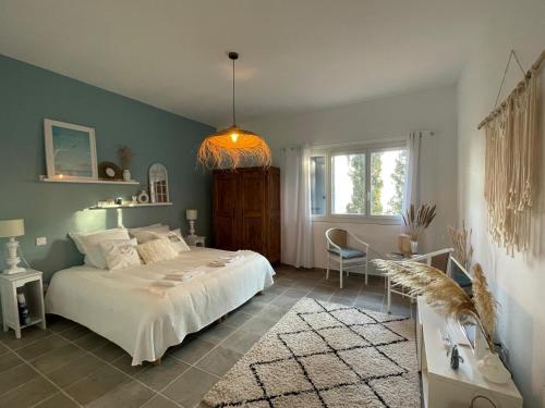 La Solane - Grande maison sous les pins in Six Fours Les Plages City Center