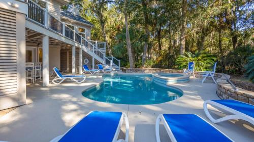 Family Home on Golf Course , Private Pool and Spa, Putting Green, Large Patio