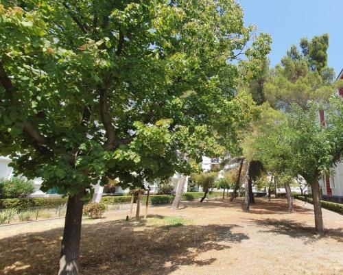 appartement 3 chambres avec balcon et parking in Estanove