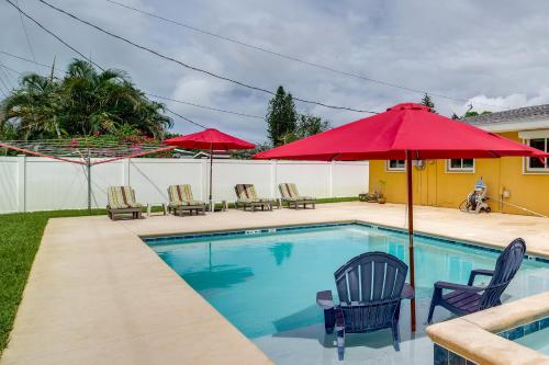 Breezy Palm Bay Home Outdoor Pool, Near Beaches! in Palm Bay, USA