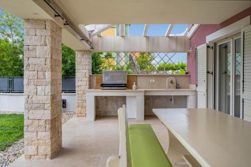 المنظر الخارجي, Villa Violette Mit Pool Nahe Stadtzentrum in Vinez