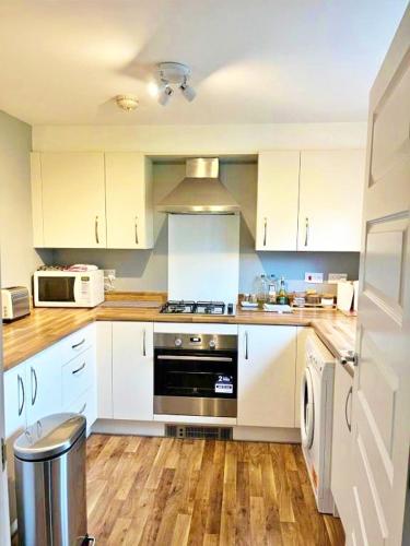 Newbuild - 3 bedrooms, 2 baths,5 mins from airport, Edinburgh (photo 8)