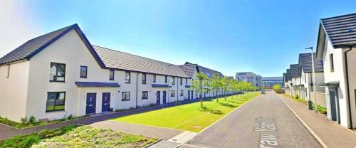 Newbuild - 3 bedrooms, 2 baths,5 mins from airport, Edinburgh (photo 3)