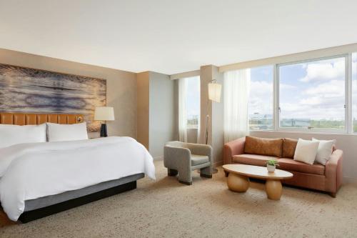 Studio King Room with Sofa Bed and City View room in The Westin Fort Lauderdale