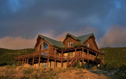 Blue Mountain Ranch 7 Bedrooms, Sleeps 20 in Ursine (NV)