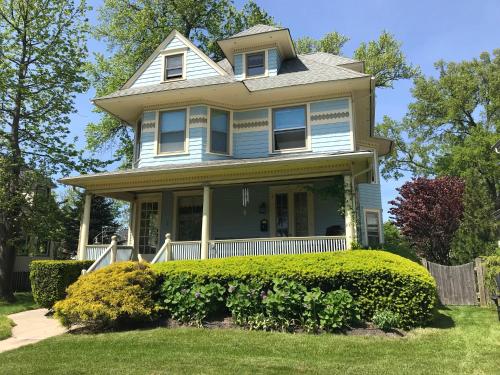 3 - 4 Bdrm Victorian Beach House in Asbury Park, USA
