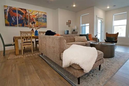 Modern 3br Ski Retreat Mountain Views & Garage