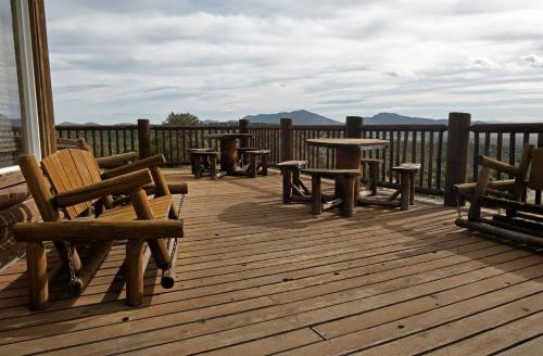 Blue Mountain Ranch 7 Bedrooms, Sleeps 20 in Ursine (NV)