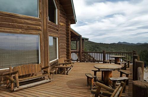 Blue Mountain Ranch 7 Bedrooms, Sleeps 20 in Ursine (NV)