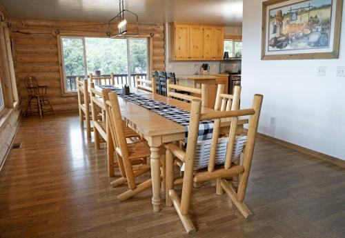 Blue Mountain Ranch 7 Bedrooms, Sleeps 20 in Ursine (NV)