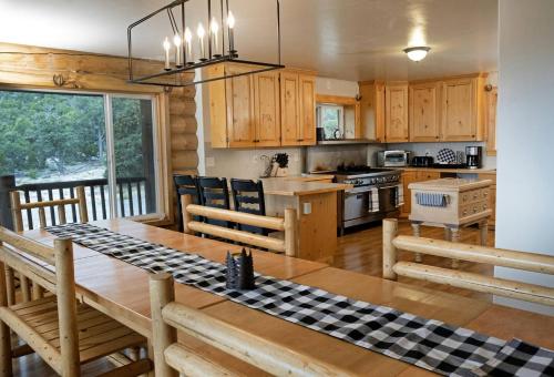 Blue Mountain Ranch 7 Bedrooms, Sleeps 20 in Ursine (NV)