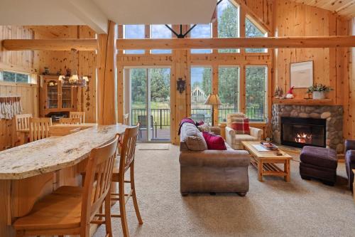 Deer Park Cabin - image 8