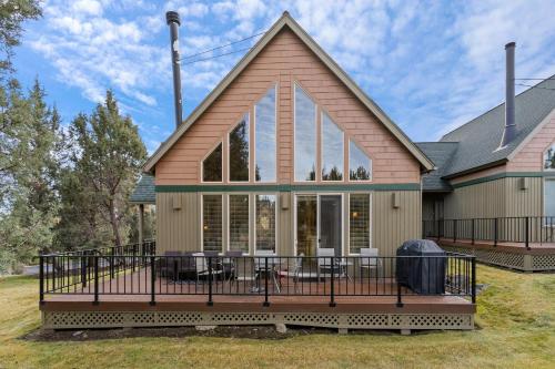 Deer Park Cabin - image 9