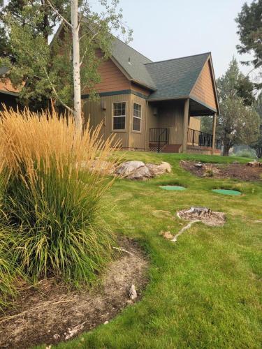 Deer Park Cabin - image 2