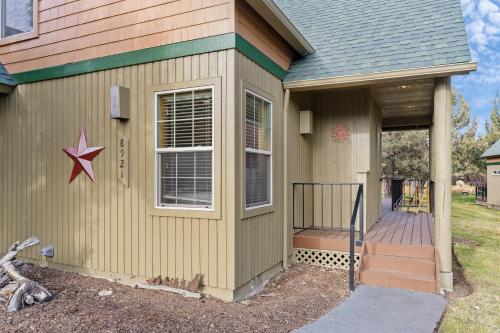 Deer Park Cabin - image 10