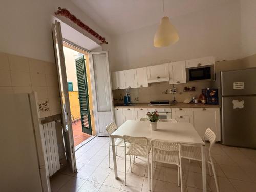 Kitchen, My Friends in Florence