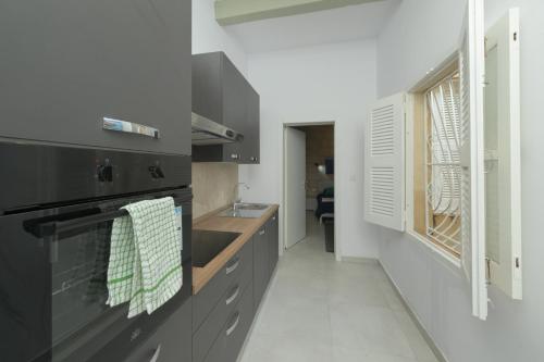 Stylish Valletta 1 bedooom Penthouse with Terrace in the centre with Views, Valletta (photo 9)