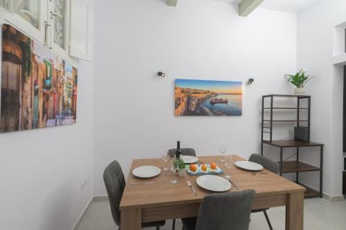 Stylish Valletta 1 bedooom Penthouse with Terrace in the centre with Views, Valletta (photo 2)