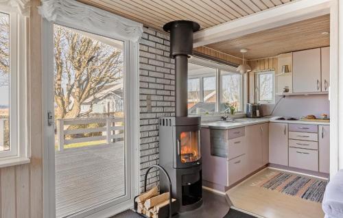 kuchyně, 3 Bedroom Awesome Home In Brenderup Fyn in Vedelshave