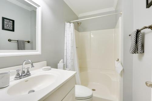 Updated Hilton Head Island Townhome with Deck! - image 10