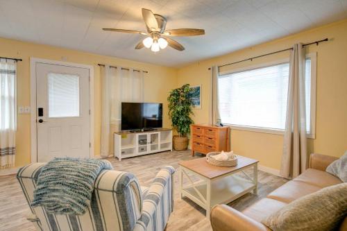 The Hawaiian Cottage 2-Bed by the Sea w fireplace in Grayland