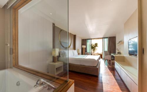 room detail thumbnail 2